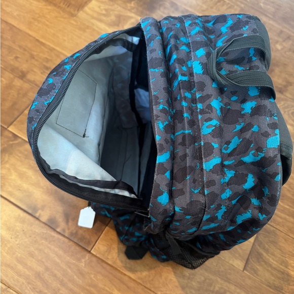 Trans by Jansport teal camo backpack - Picture 7 of 9